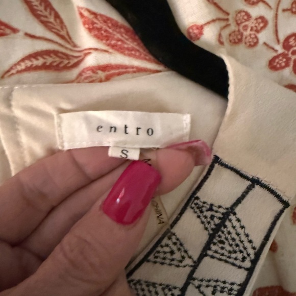 Entro Cream Chemise with Black Geometric Trim - Picture 6 of 6